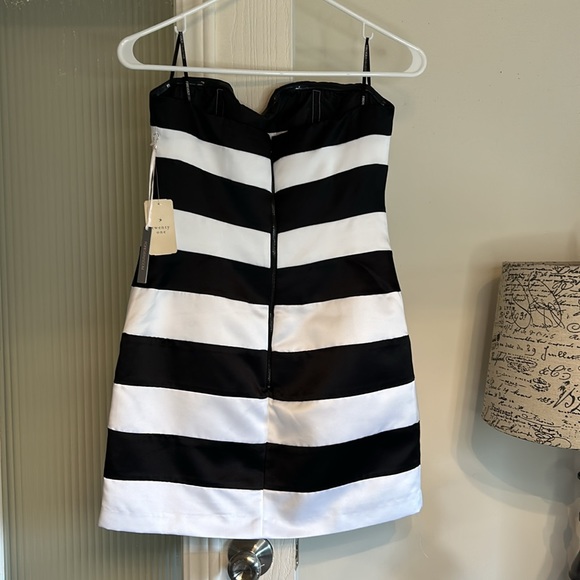 #113 Forever 21 Strapless Dress (4) - Picture 2 of 8